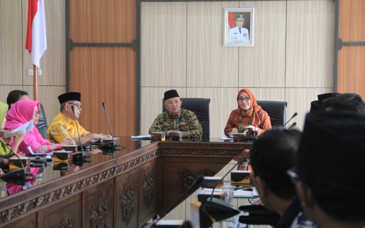 Sekretaris Daerah Provinsi Bengkulu Nopian Andusti Saat Pimpin Rapat Besar Bersama Festival Tabut 2019