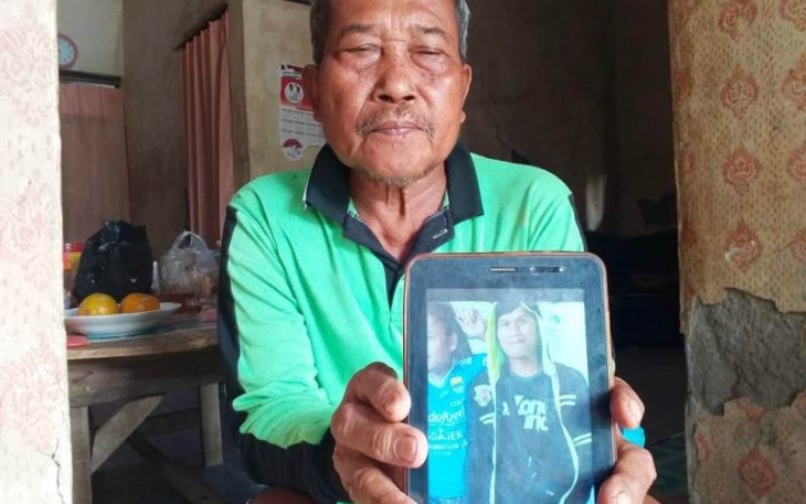 Paing Orang tua Korban Pelaut yang hilang