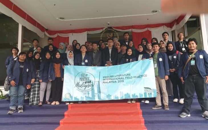 Mahasiswa  Sastra Inggris UIN SGD Foto Bersama Wakil Atase Pendidikan Dan Kebudayaan KBRI Untuk Malaysia
