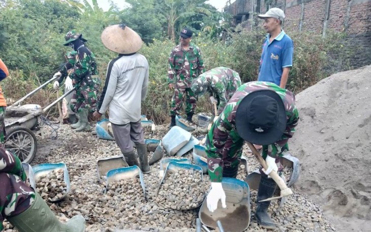 Satgas Dan Warga Kerja Keras Sejumlah Item Pekerjaan TMMD Nyaris Rampung