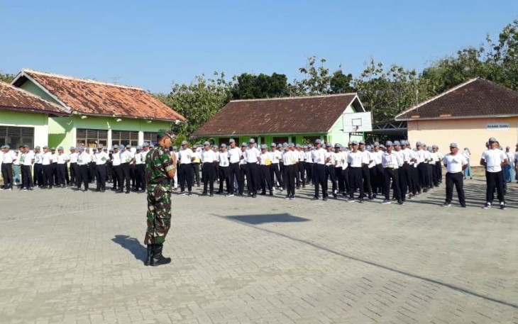Latih PBB Pekerjaan Sampingan Wajib Sejumlah Satgas TMMD