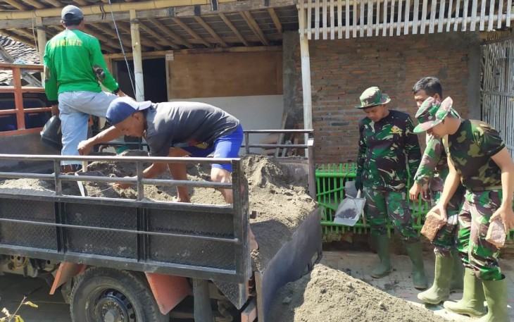 Angkutan Material Desa Sasaran Diberdayakan di TMMD