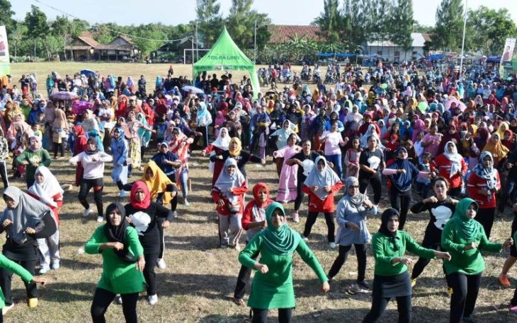 Masyarakat Suradadi Tegal Senam Zumba Non Bersama