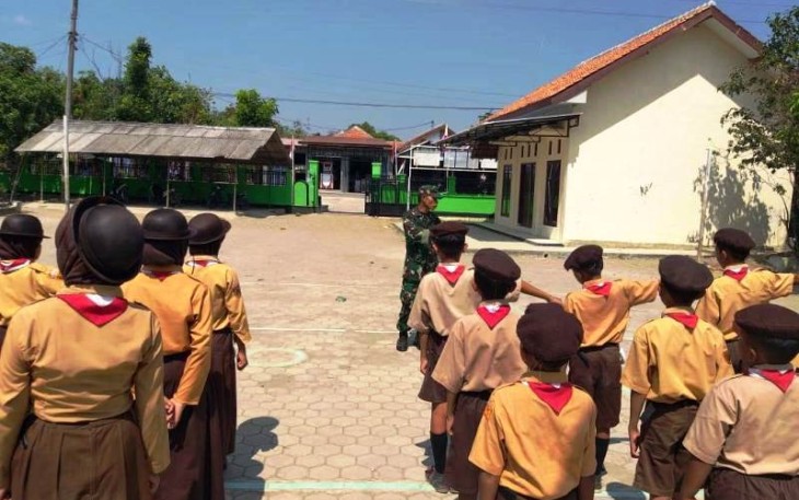 Satgas TMMD Tegal latih PBB Pramuka Jatimulya 