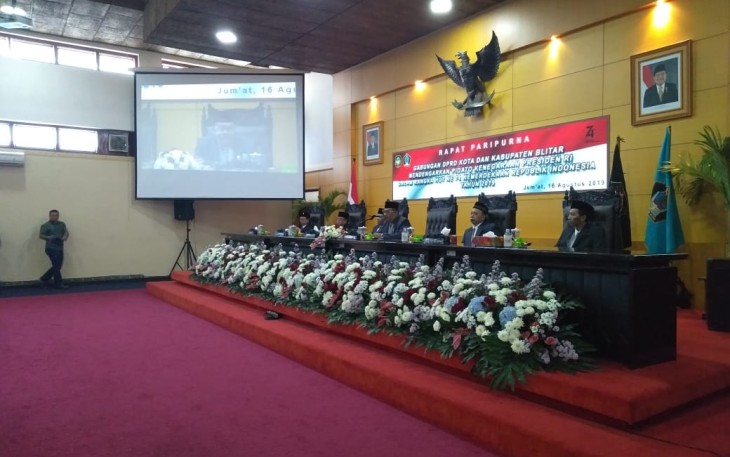 Bupati Blitar Rijanto Dalam Paripurna DPRD Kota Dan DPRD Kabupaten Blitar Mendengarkan Pidato Kenegaraan Presiden Republik Indonesia Di HUT RI Ke 74