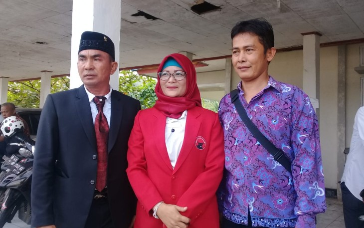 Ketua DPD PDIP Kaur Martina Sulismi Dan Sekretaris Bendahara  