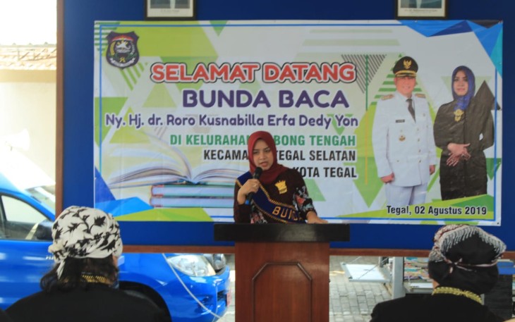 Hj dr Roro Kusnabilla Erfa Dedy Yon Bunda Baca Saat Giat Wisata Literasi Kota Tegal