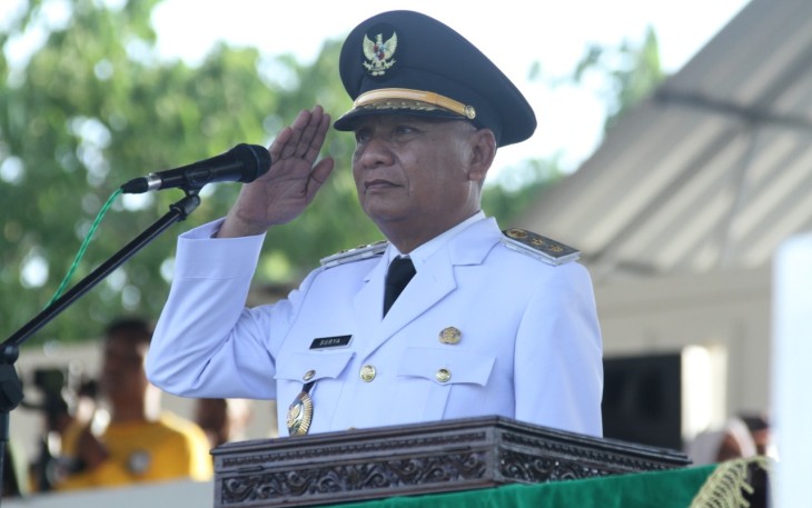 Plt Bupati Asahan Surya saat bertindak sebagai Inspektur Upacara