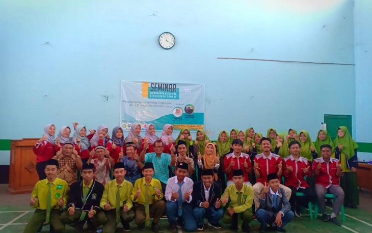 KKN Sisdamas UIN SGD 196 Gelar Seminar Lingkungan Hidup