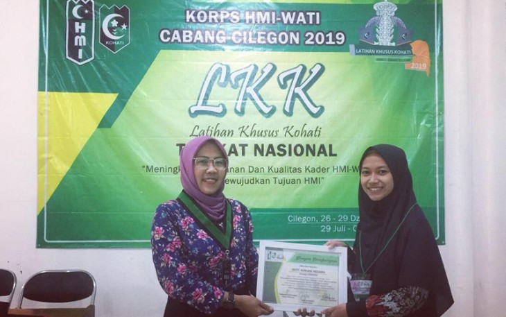 Octy Avriani Negara (Kiri)
