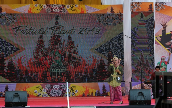 Salah Satu Peserta Festival Lagu Melayu Daerah