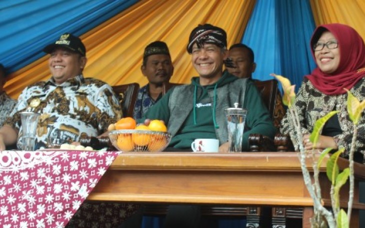 Gubernur Jateng (Tengah) Wali Kota Tegal (Kiri) dan Bupati Tegal (kanan)