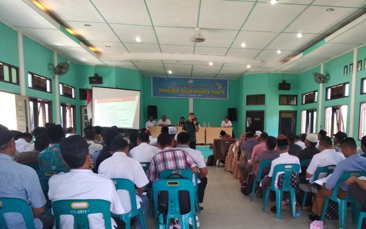 Salah satu narasumber saat memberikan materi sosialisasi Penyuluhan hukum sangketa tanah kepada peserta.