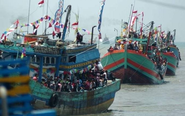 Larung Sesaji Nelayan Kota Tegal Sedekah Laut