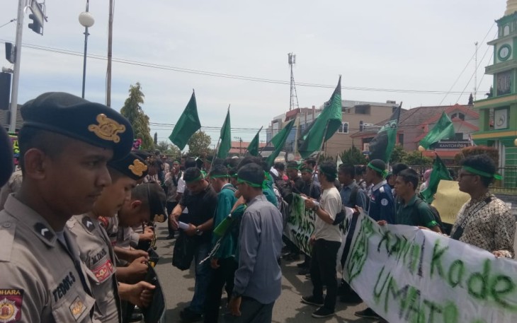 Aksi Demo Mahasiswa  Organisas Himpunan Mahasiswa Islam