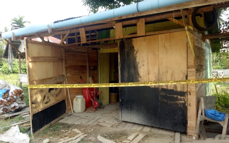 Foto Garasi Rumah Burhanuddin warga Gampong Mee Kecamatan Matangkuli Aceh Utara