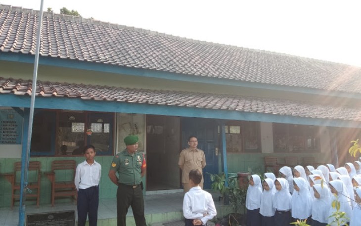 Serka Kiswadi Jadi Inspektur Upacara Pengibaran Bendera Merah Putih di SD Madrasah Ibtidaiyah Muhammadiyah