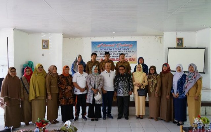 Bupati Bengkulu Selatan Gusnan Mulyadi Foto Bersama 