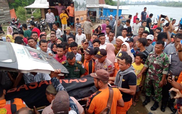 Jenazah korban saat dievakuasi