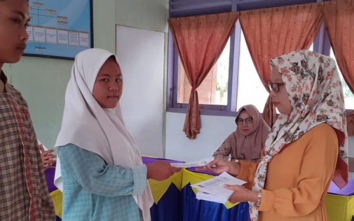 Karyawan RSUD Mukomuko Beri Bantuan Pada Anak Yatim