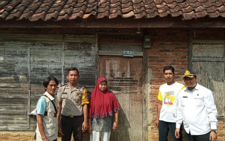 Dinsos Kaur Pasang Stiker