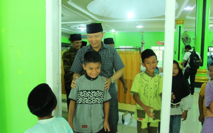 Gubernur Bengkulu Rohidin Mersyah Dalam Kunjngan Kerjanya dI Desa Sibak Kecamatan Mukomuko Selatan Kabupaten Mukomuko