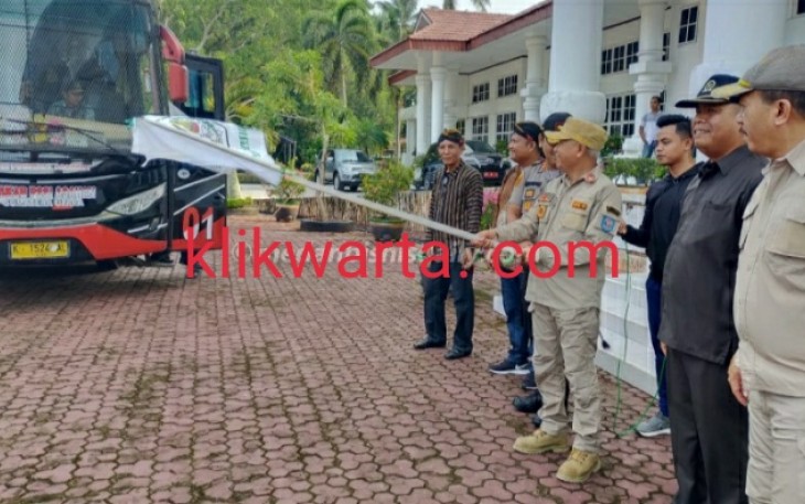 Bupati Asahan Lepas Ratusan Warga Pujakesuma Asahan Hadiri Syukuran Pelantikan Presiden di Medan
