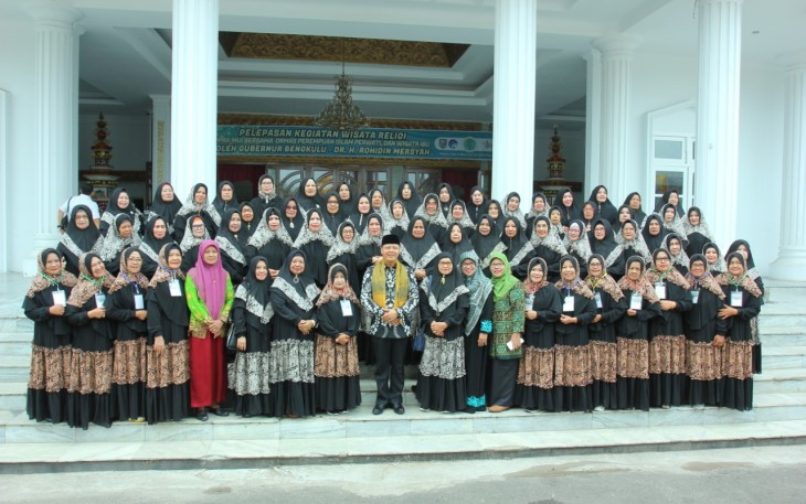 Gubernur Bengkulu Rohidin Mersyah Foto Bersama 
