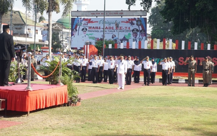 Plt Wali Kota Blitar Drs H Santoso MPd Saat Memimpin Upacara Peringatan Hari Jadi Provinsi Jawa Timur ke 74 Tahun 2019
