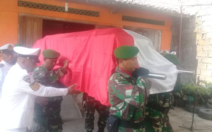 Wujud Empati Koramil 12/Manisrenggo Terhadap Warga Disaat Kesibukan Tugas