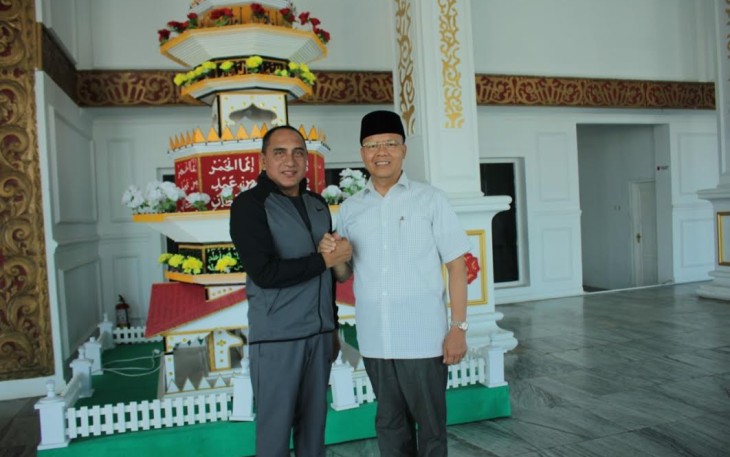 Gubernur Sumut Edy (Kiri) saat foto bersama Gubernur Bengkulu Rohidin Mersyah