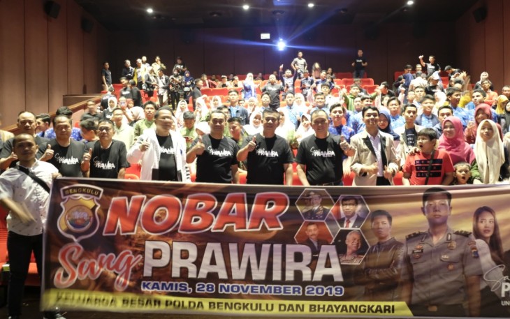 Nobar Polda Bengkulu bersama Wartawan dan Pelajar