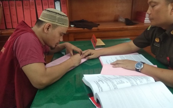 Tersangka saat dilimpahkan 