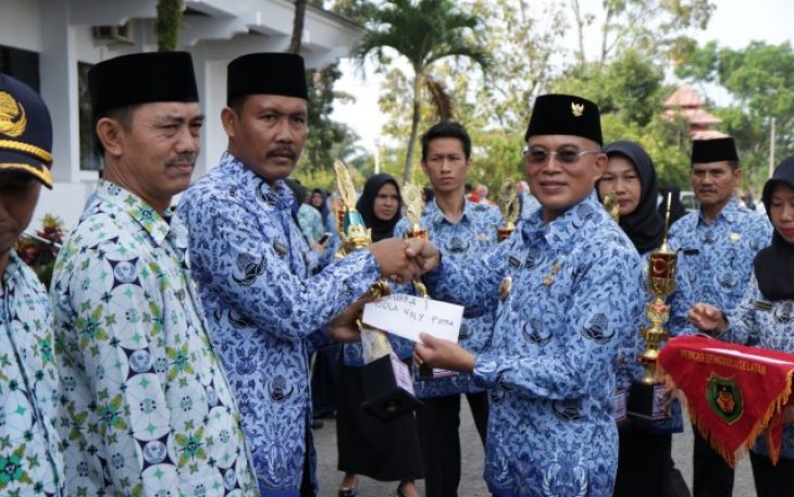Bupati Bengkulu Selatan Gusnan Mulyadi Usai Upacara Peringatan HUT Korpri ke 48 
