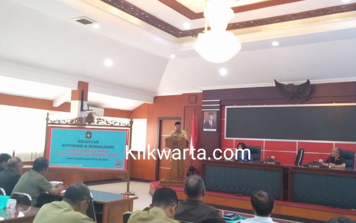 Plt Walikota Blitar Santoso Saat Membuka Advokasi dan Sosialisasi KTR Bagi ASN Pemkot Blitar