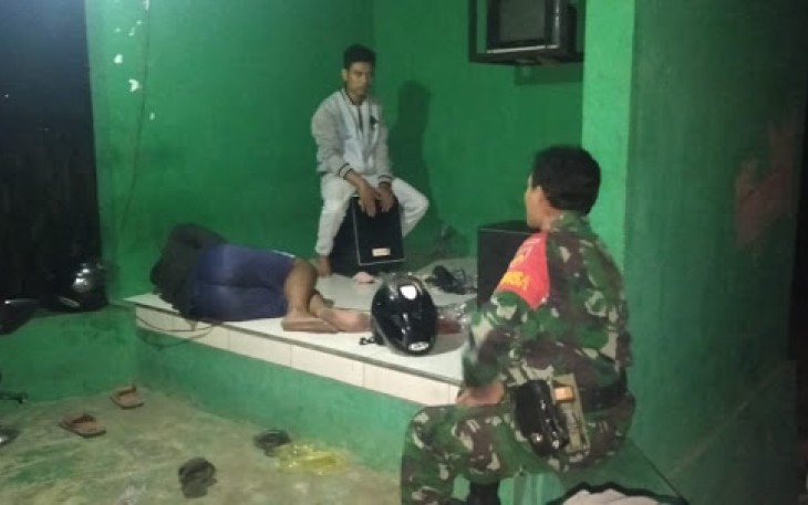Babinsa Jogonalan Melaksanakan Patroli Pada Malam Hari