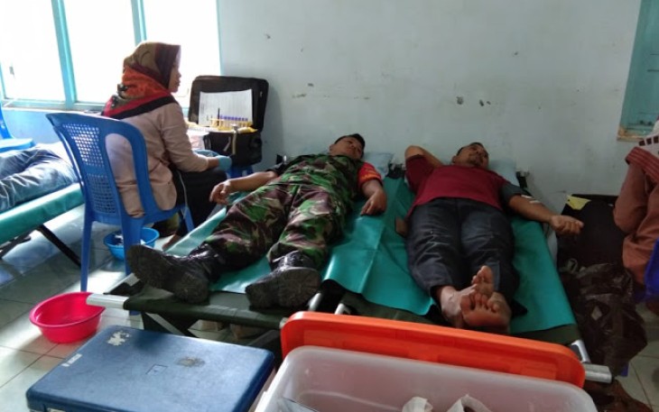 Babinsa Ngawen Ikuti Aksi Donor Darah Peringati HUT Ngupit