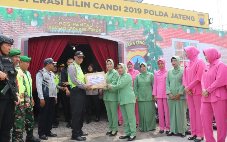 Cara Bhayangkari dan Persit Brebes Berikan Dukungan Personel Pospam