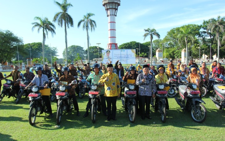Gubernur Rohidin Serahkan 79 Kendaraan Operasional