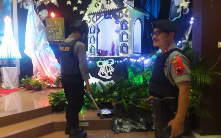 Satuan Sabhara Polres Batang Pastikan Gereja Bebas Dari Bahan Berbahaya
