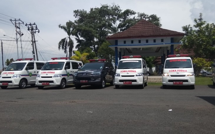 Ambulance Pemkot Bengkulu yang dikirimkan ke lokasi kejadian kecelakaan