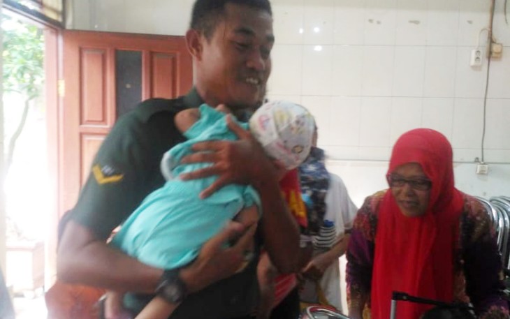 Hadirnya Babinsa Membuat Posyandu Makin Ramai