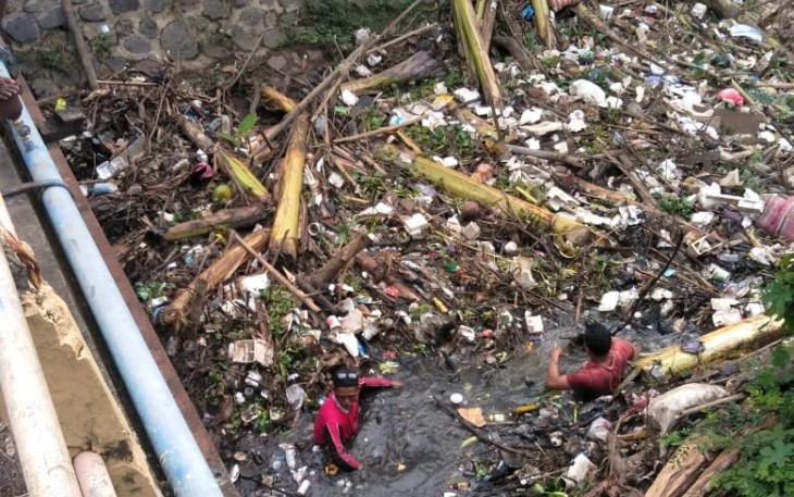 Berbagai pihak peduli dengan sampah yang menumpuk