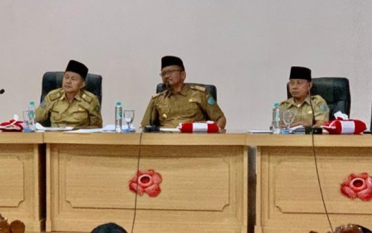 Sekretaris Daerah Kota Bengkulu Marjon Pimpin Rapat Evaluasi Pencapaian Dana Lurah Dan Camat