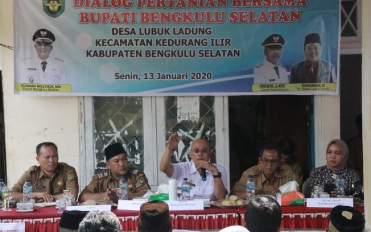 Bupati Bengkulu Selatan Gusnan Mulyadi Gelar Dialog Pertanian Bersama Petani 