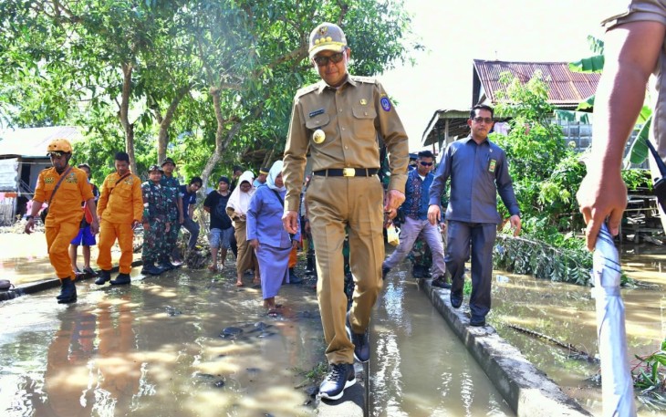 Gubernur Sulsel Tinjau Lokasi Terdampak Banjir di Soppeng