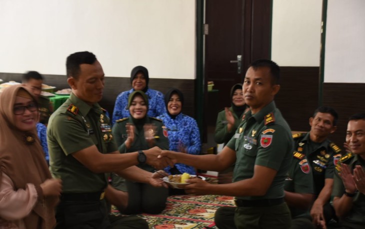 Korem 141/Tp Potong Tumpeng HUT ke-63
