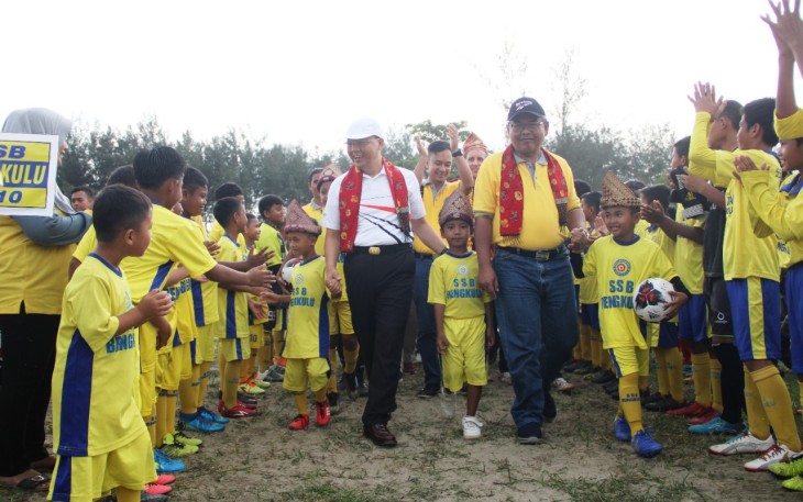 Gubernur Buka Festival Sepak Bola Usia Dini