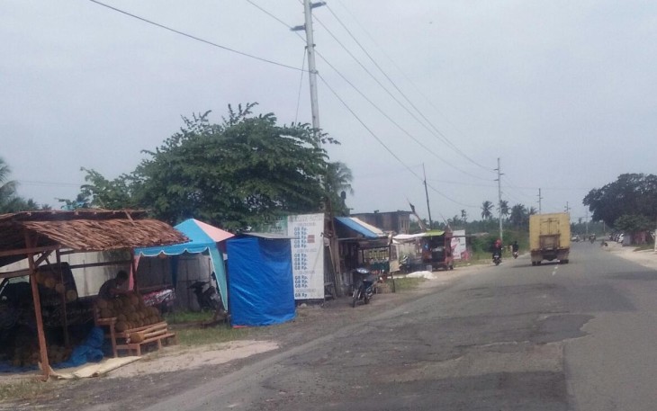 Jalan tampak bergelombang akibat tambal sulam