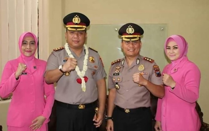 Foto bersama usai sertijab